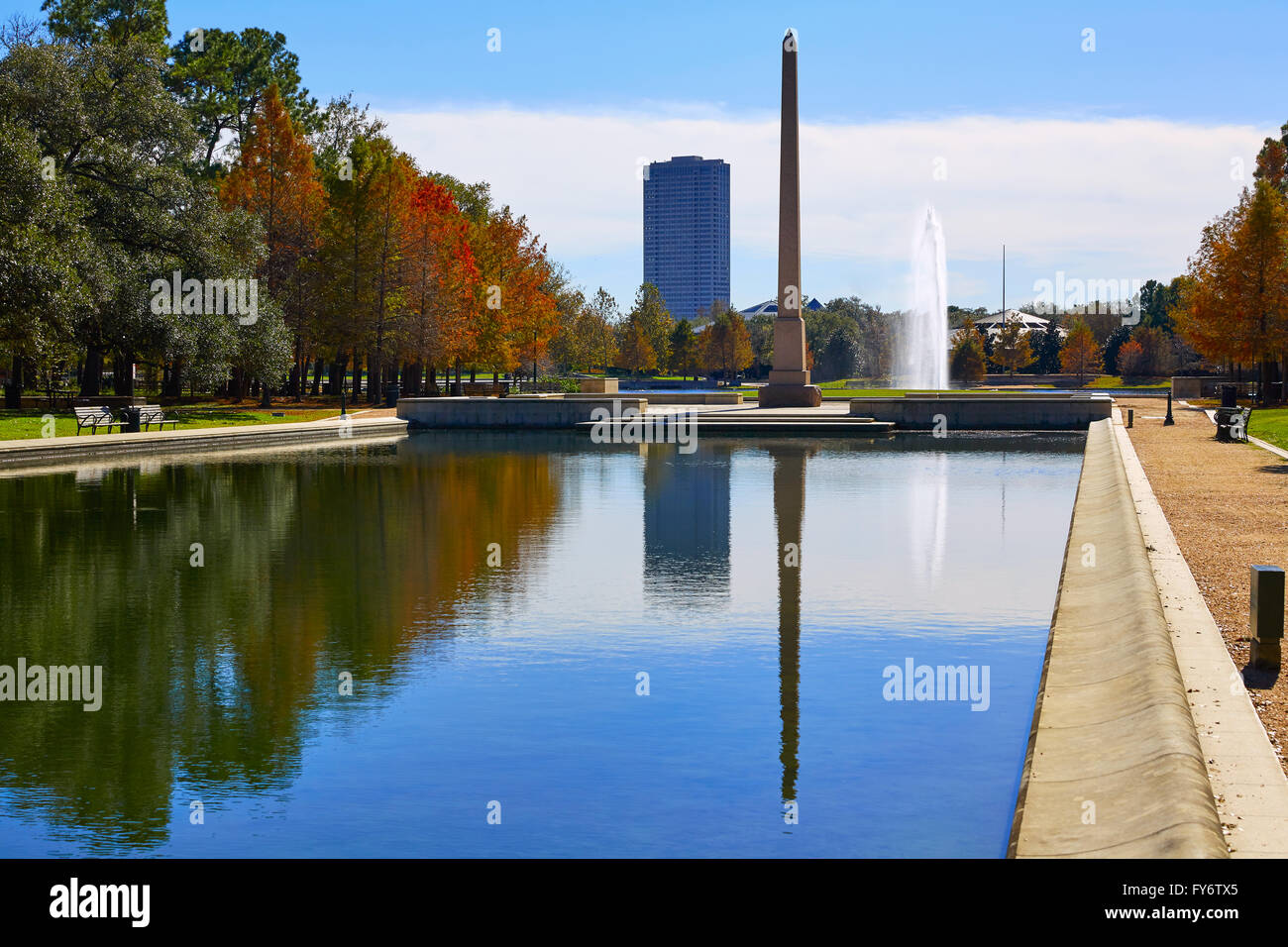 Houston Hermann park Pioneer memorial obelisk with reflection pool