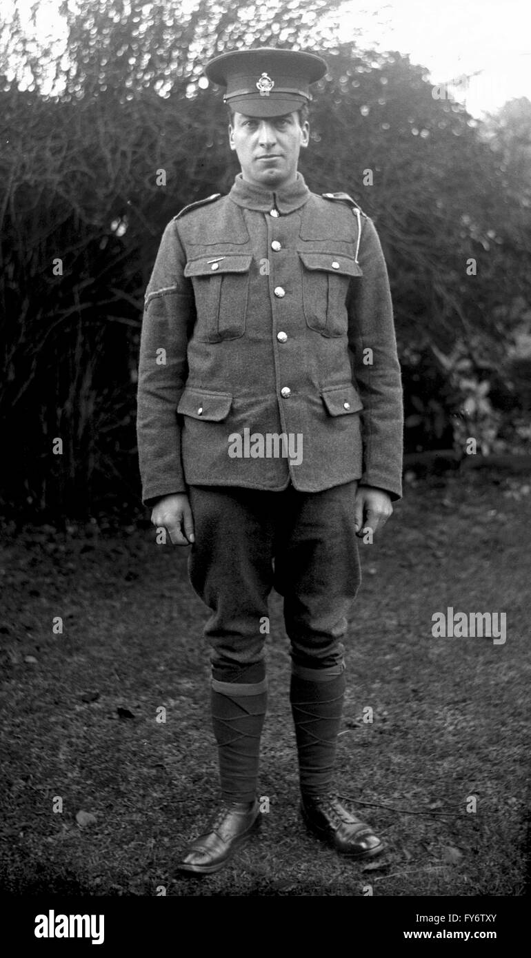 AJAXNETPHOTO. 1914 (APPROX). LOCATION UNKNOWN. - FIRST WORLD WAR SOLDIER IN UNIFORM. NCO RANK; LANCE CORPORAL. CAP BADGE; 9TH (CYCLIST) BATTALION HAMPSHIRE REGIMENT.   PHOTO:AJAX VINTAGE PICTURE LIBRARY  REF:AVL MIL CYCLIST 1914 Stock Photo