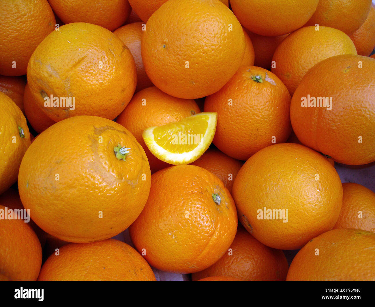 Orange in the middle hi-res stock photography and images - Alamy
