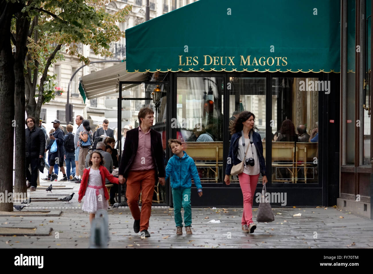 Cafe Les Deux Magots, Saint Germain des Pres, Paris France Stock Photo