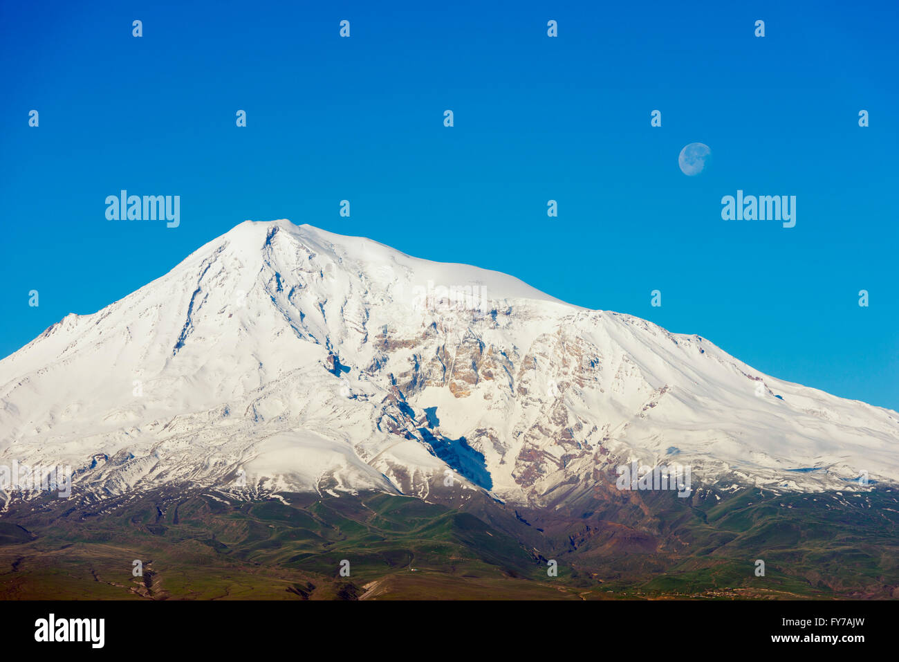 Eurasia, Caucasus region, Armenia, Mount Ararat (5137m) highest mountain in Turkey photographed from Armenia Stock Photo