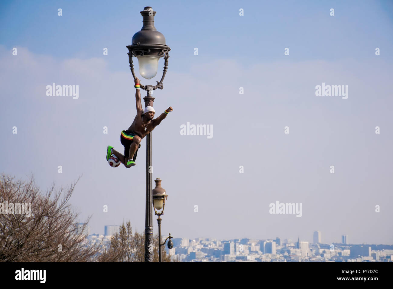 A soccer artist in Montmartre in Paris Stock Photo Alamy