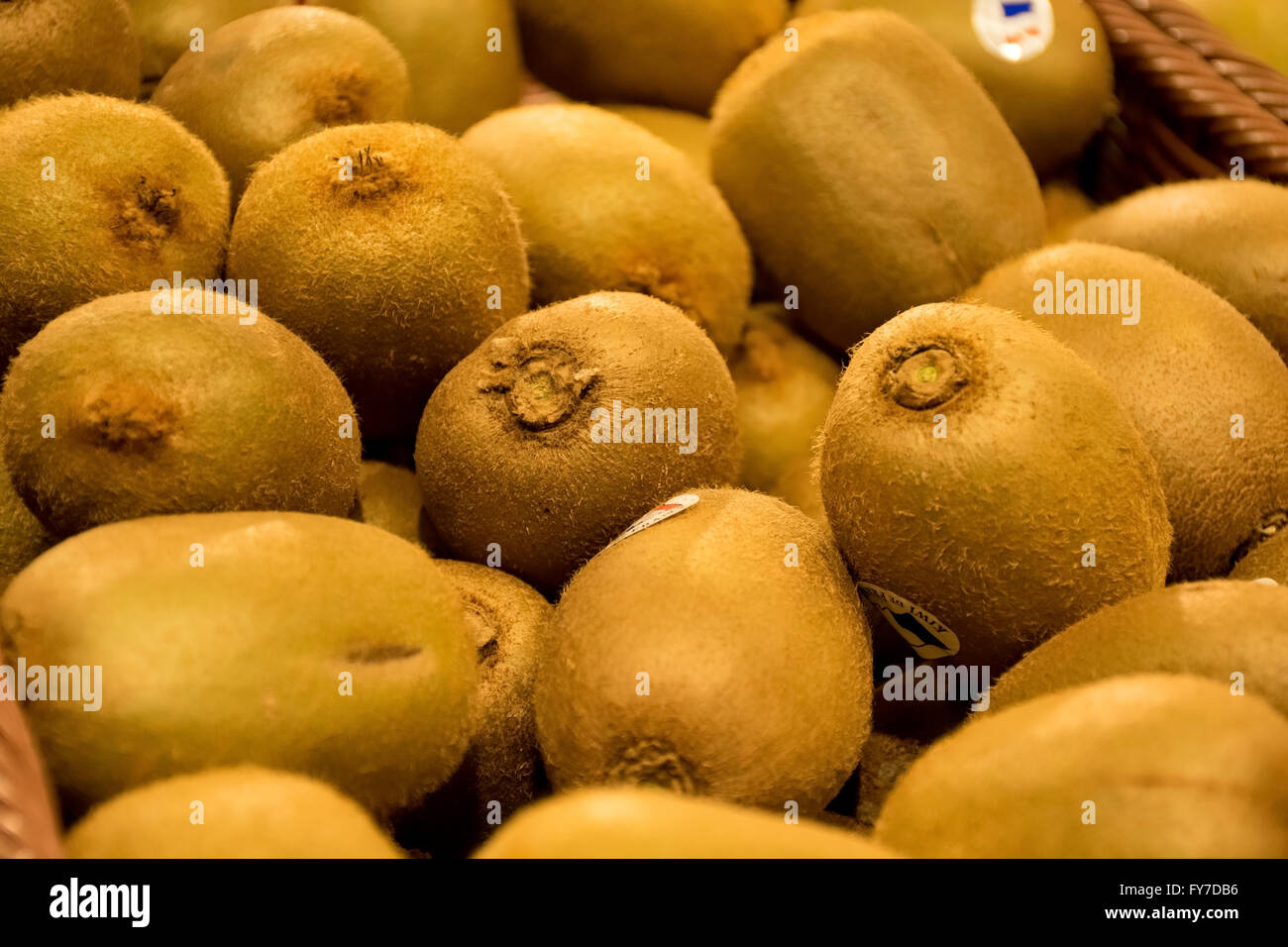 Kiwis fruit hi-res stock photography and images - Alamy