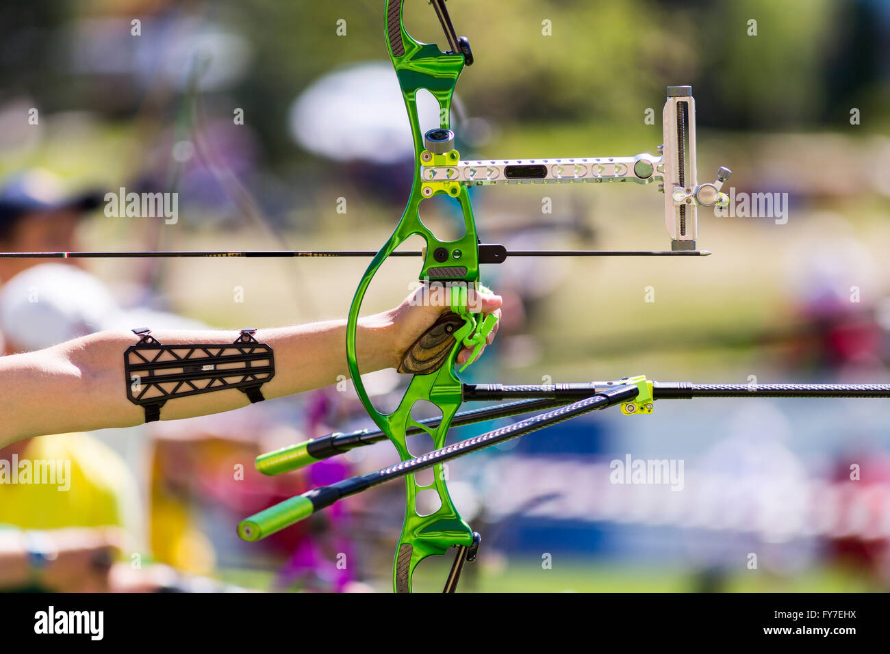 Aiming with bow hi-res stock photography and images - Page 8 - Alamy