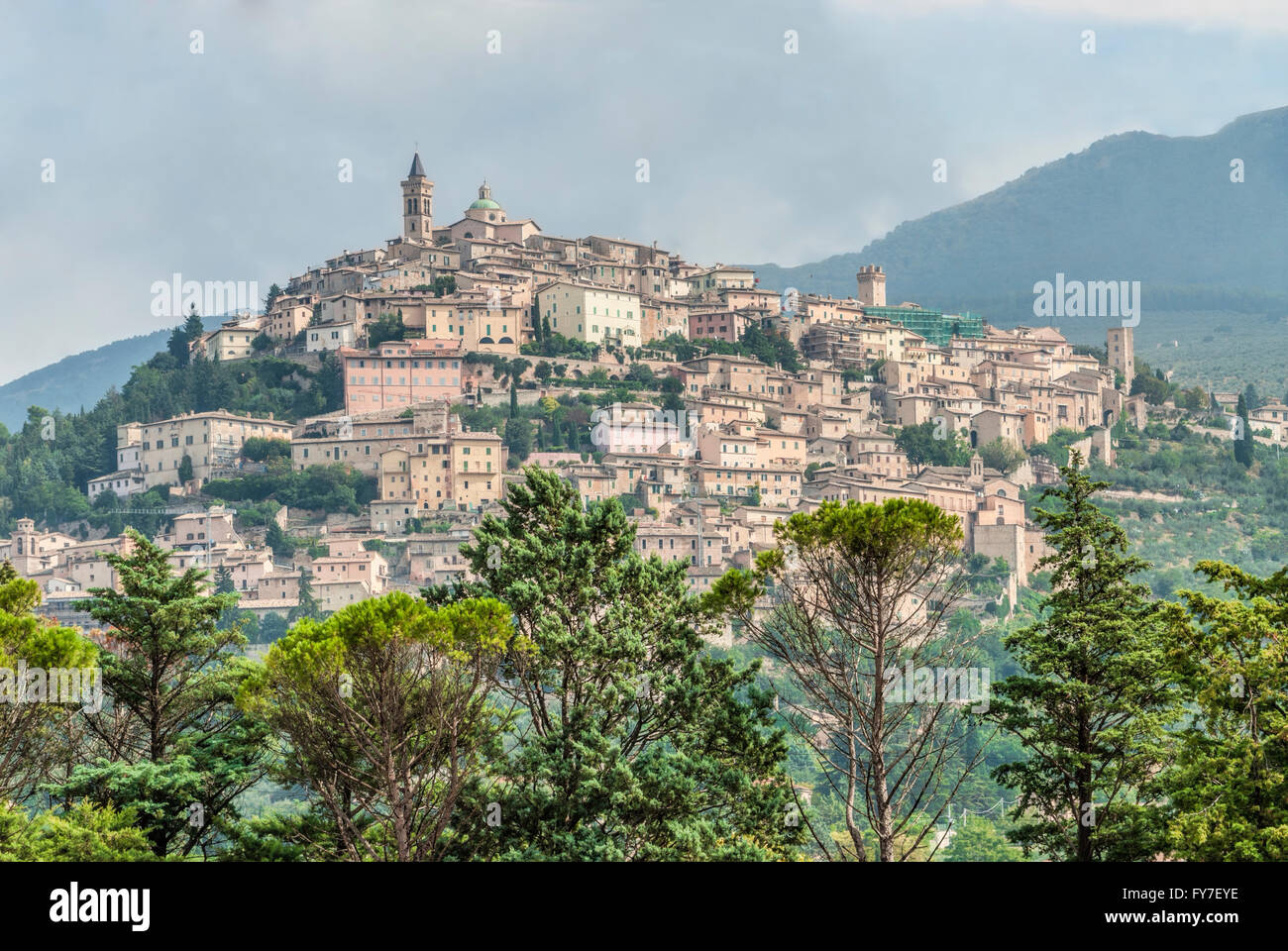 Distant view at the old town of Spoleto, Umbria, Italy. | Aussicht ...