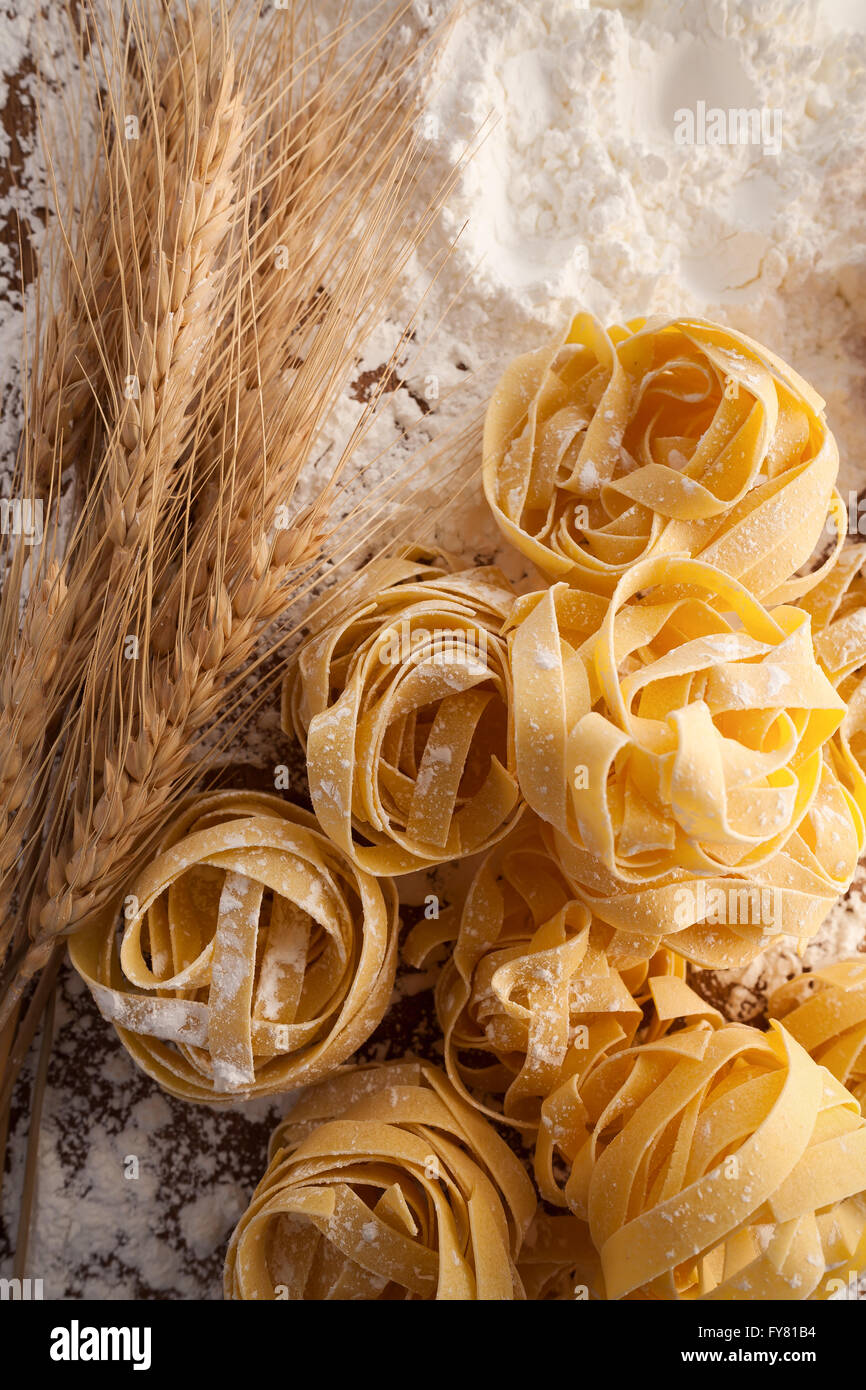 fettuccine pasta italian food still life rustic flat lay wood