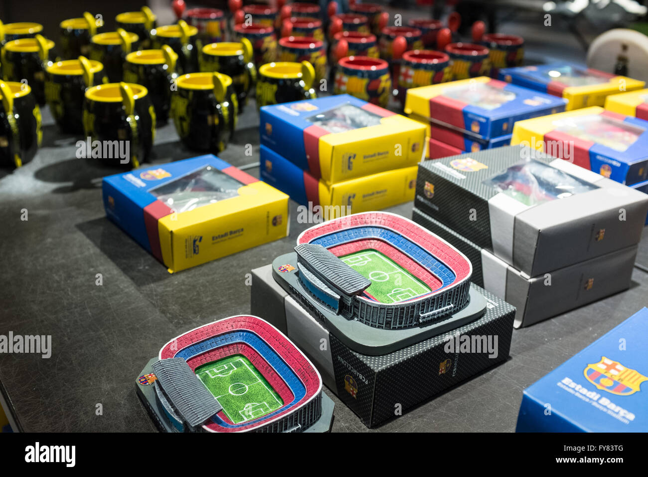 periscoop pellet redden Replicas of Camp Nou in FC Barcelona boutique store Stock Photo - Alamy