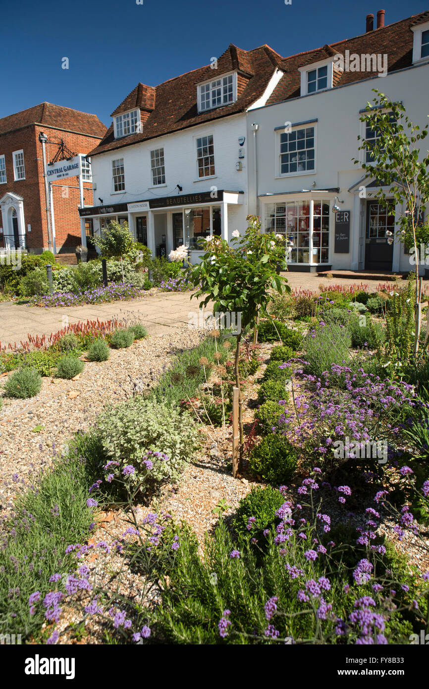 UK, Kent, Tenterden, High Street, dry floral garden outside Caxton House Stock Photo
