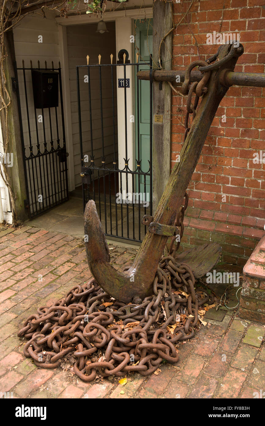 UK, Kent, Tenterden, High Street, huge old anchor and rusting chain outside Quill House Stock Photo