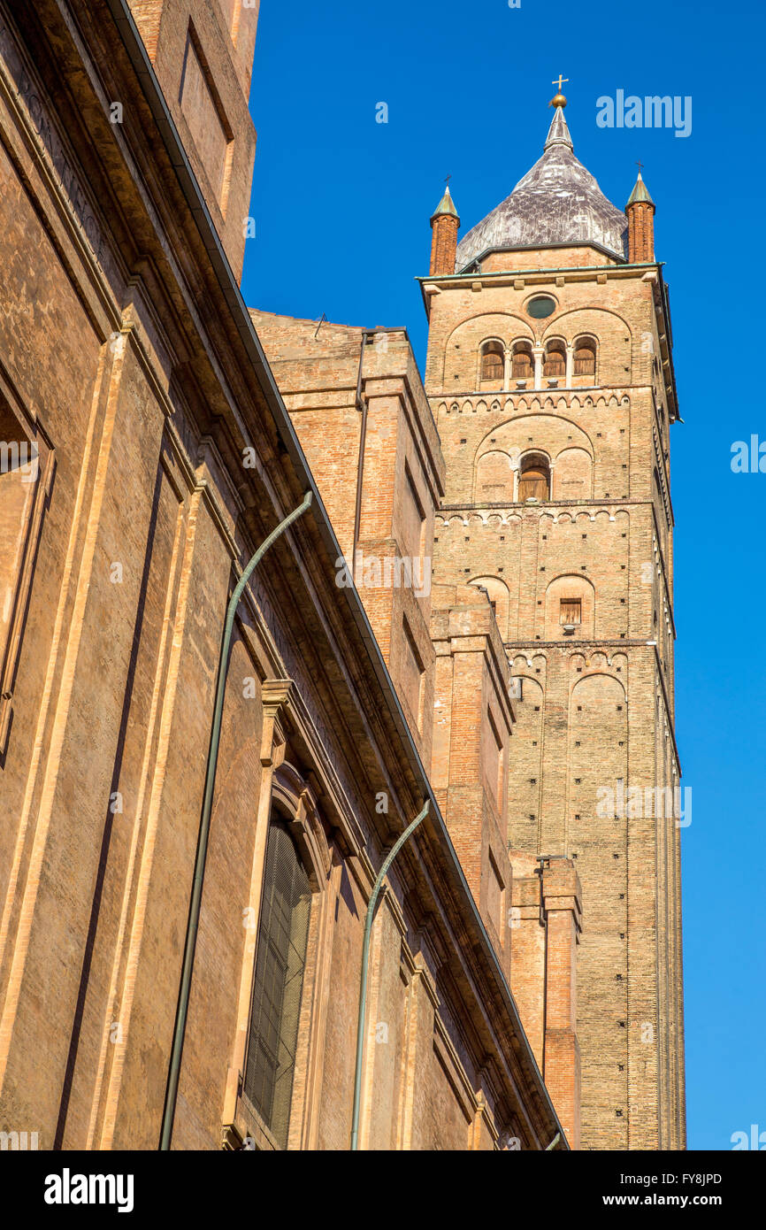 Bell tower of Cattedrale Metropolitana di San Pietro, Bologna, Italy Stock Photo