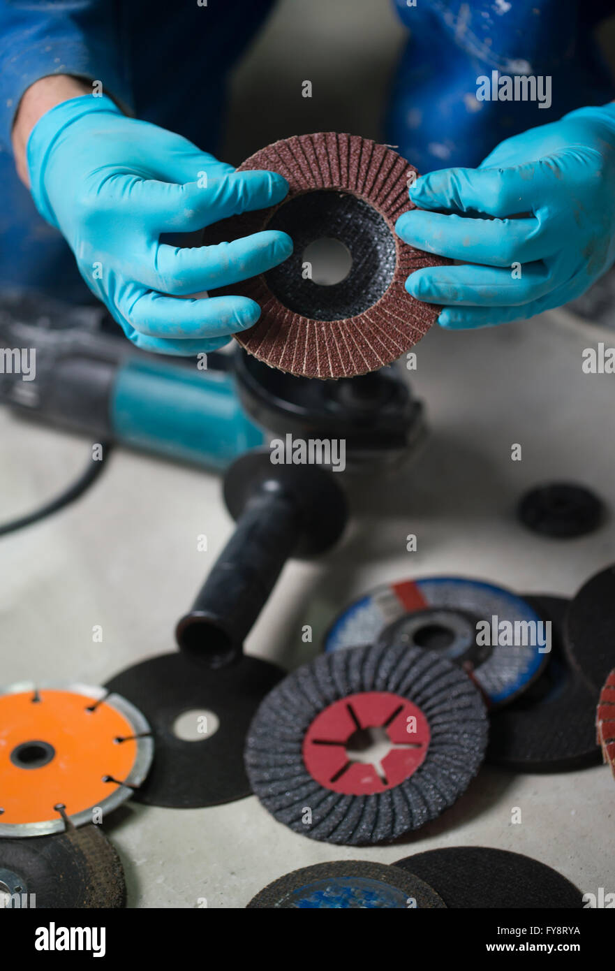 Worker changing disc of an angle grinder Stock Photo Alamy