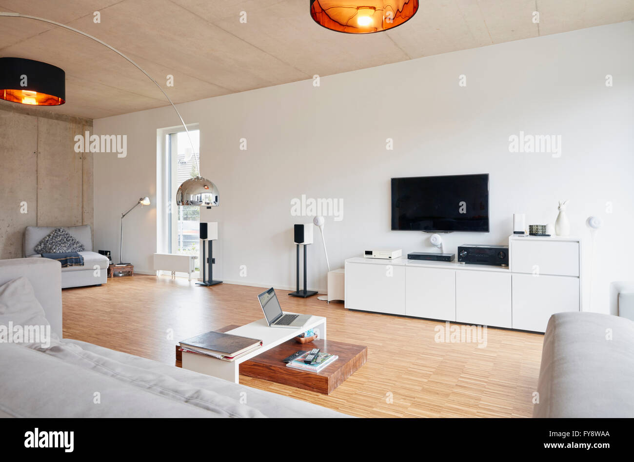 Empty modern living room Stock Photo - Alamy