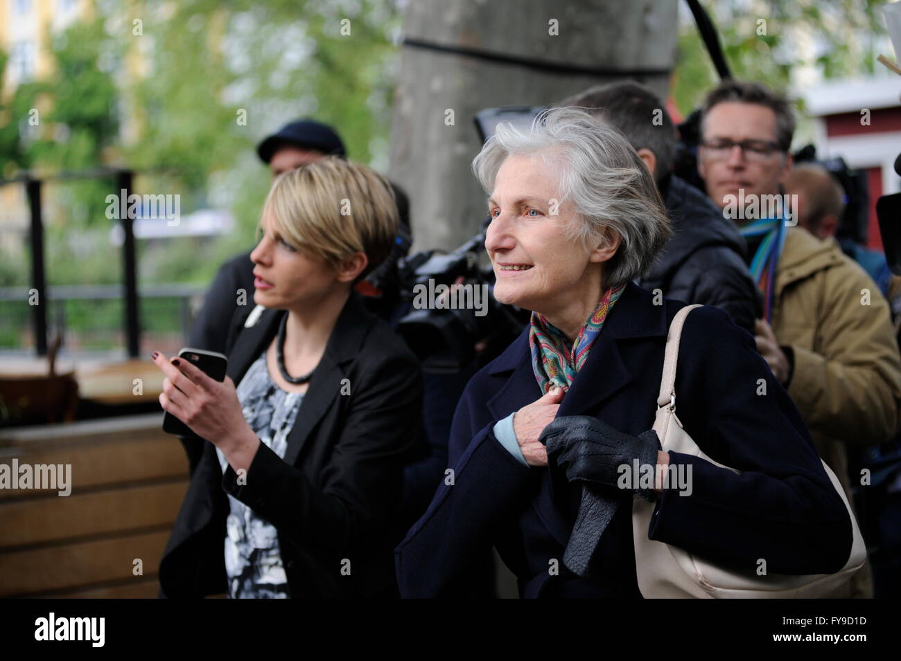 Vienna, Austria. 24th April, 2016. Federal presidential candidate (R) Irmgard Griss just before the release of the first election results. Credit:  Franz Perc/Alamy Live News Stock Photo