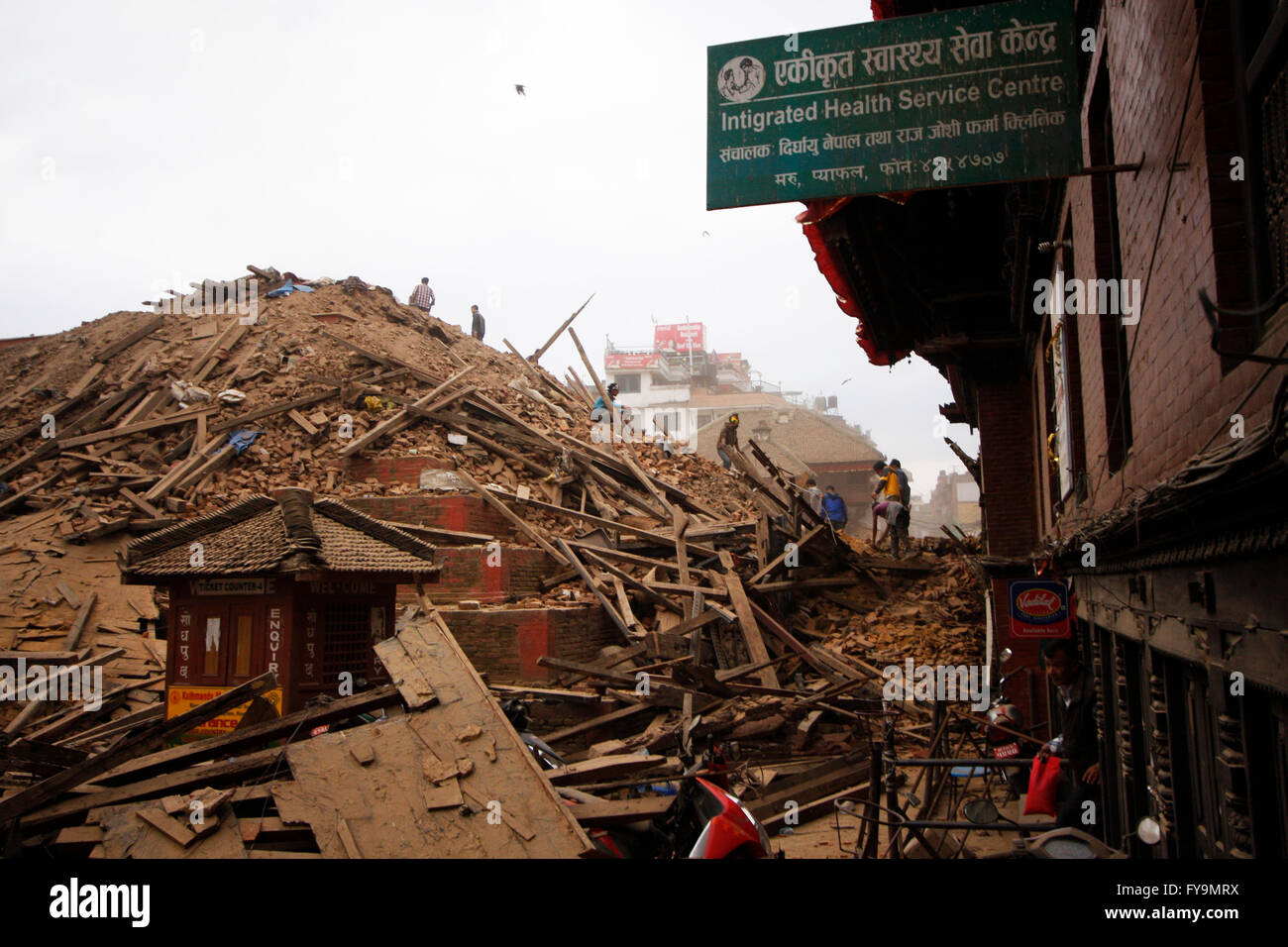 2015 nepal earthquake hi-res stock photography and images - Alamy