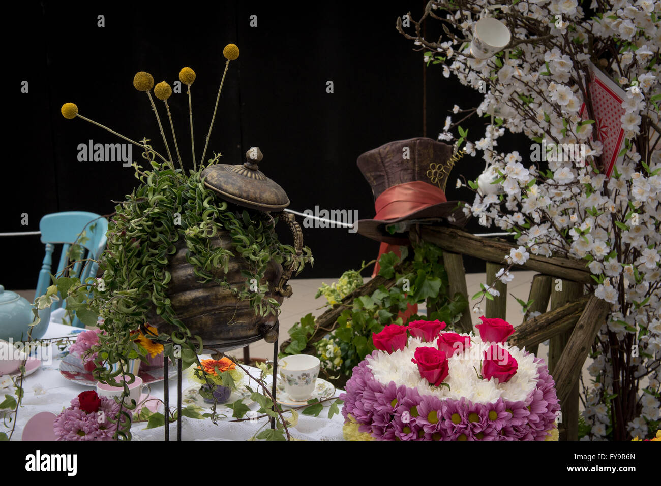 Mad Hatter Hatter's Tea Party floral at Cake International – The Sugarcraft, Cake Decorating and Baking Show in London Stock Photo