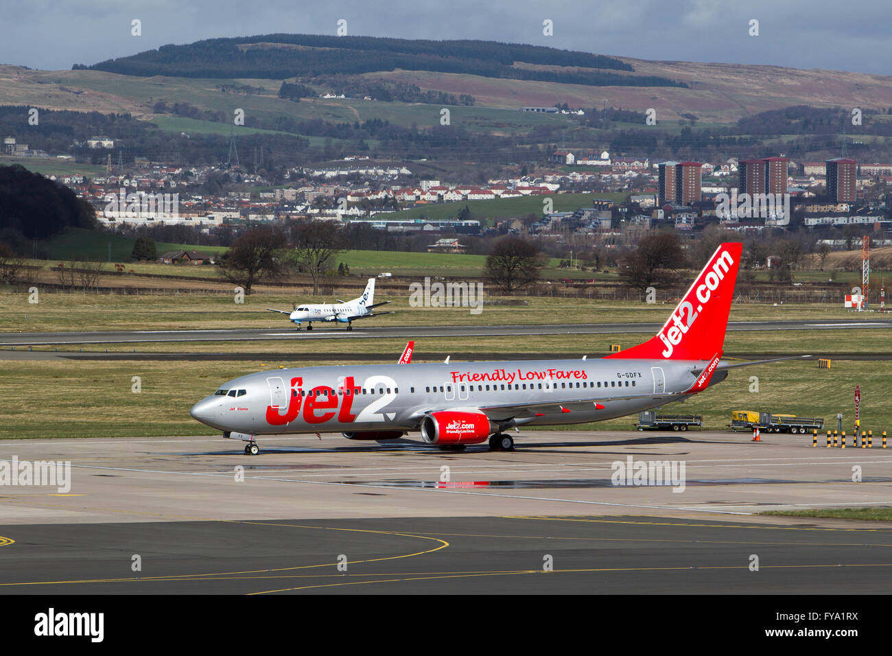 Aircraft lined up landing and taking off at Glasgow Airport Stock Photo