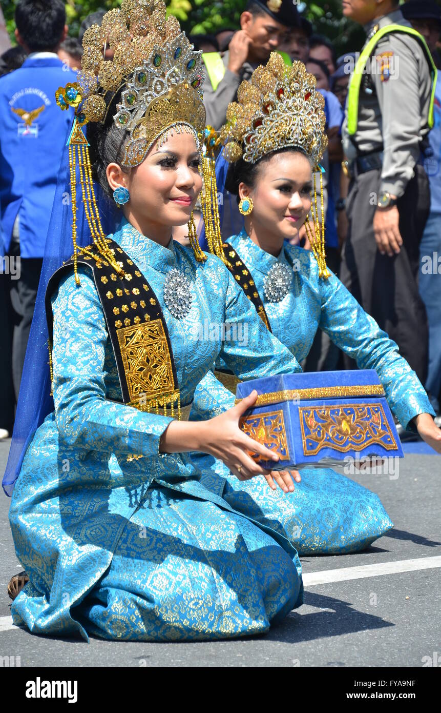 Tari Persembahan Stock Photo Alamy