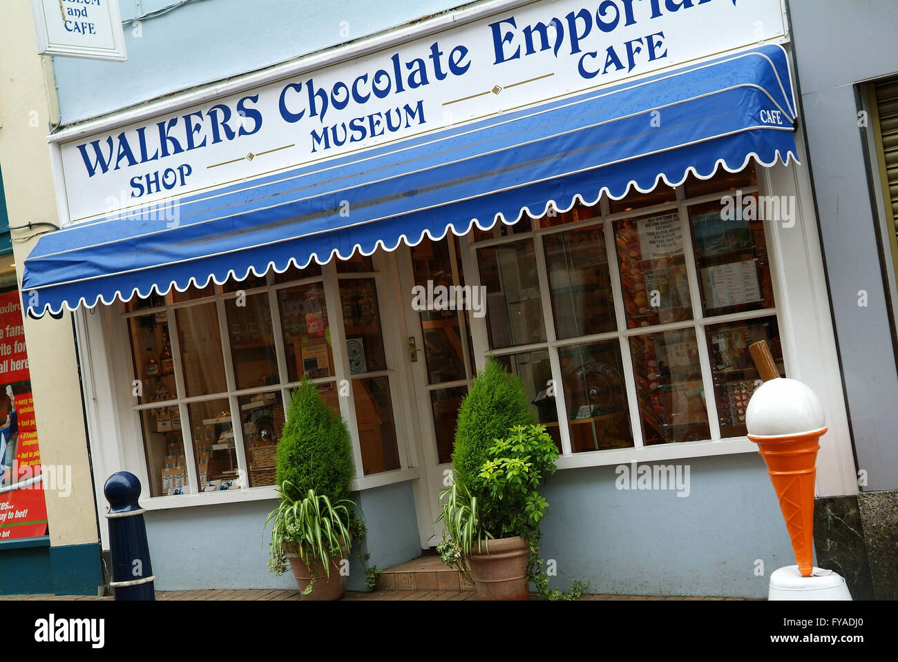 Walkers Chocolate Emporium,Ilfracombe,UK a traditional chocolatier confectionery sweets gobstoppers food sugar hand-made Stock Photo