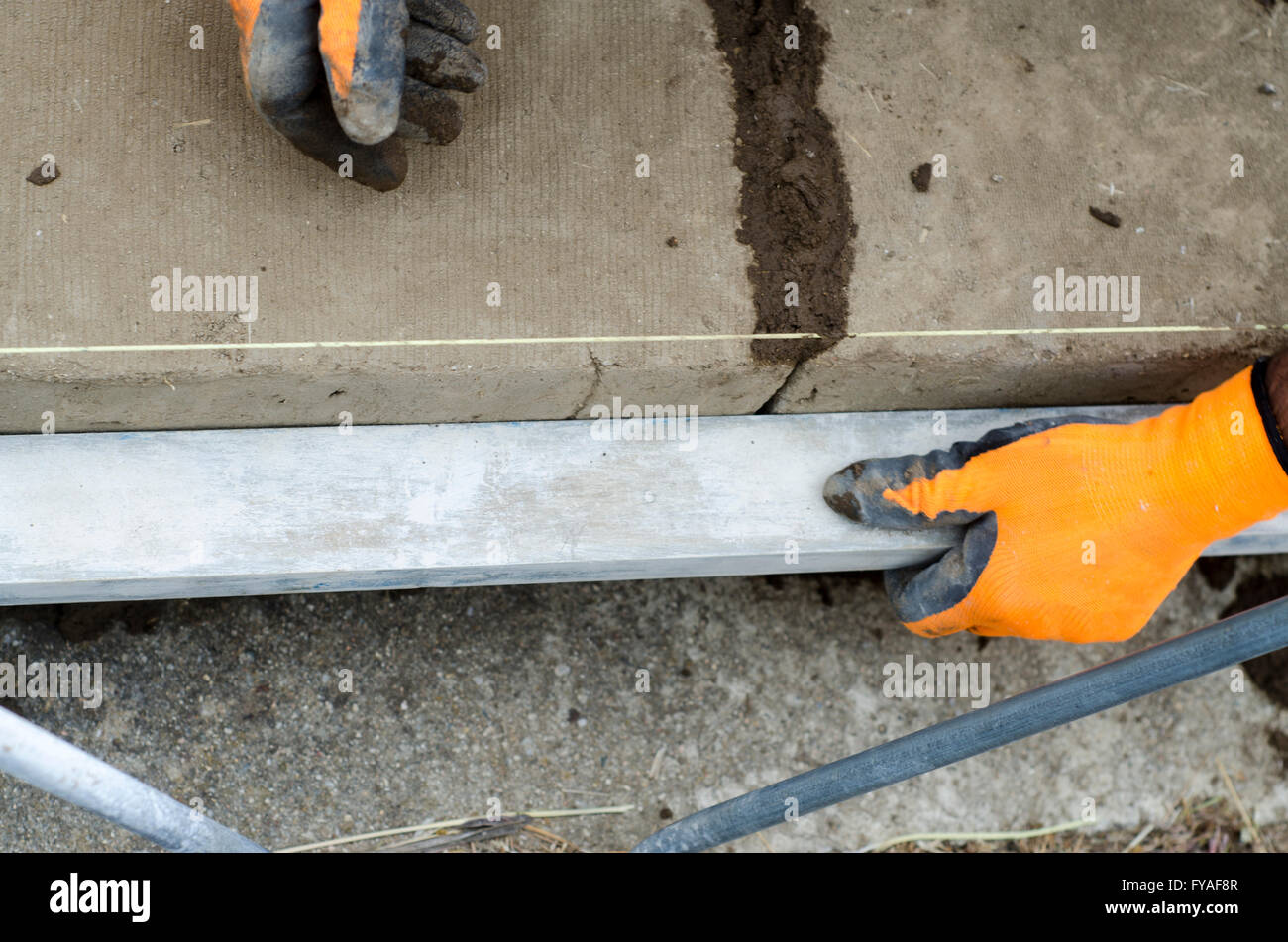 Level wall putty hires stock photography and images Alamy
