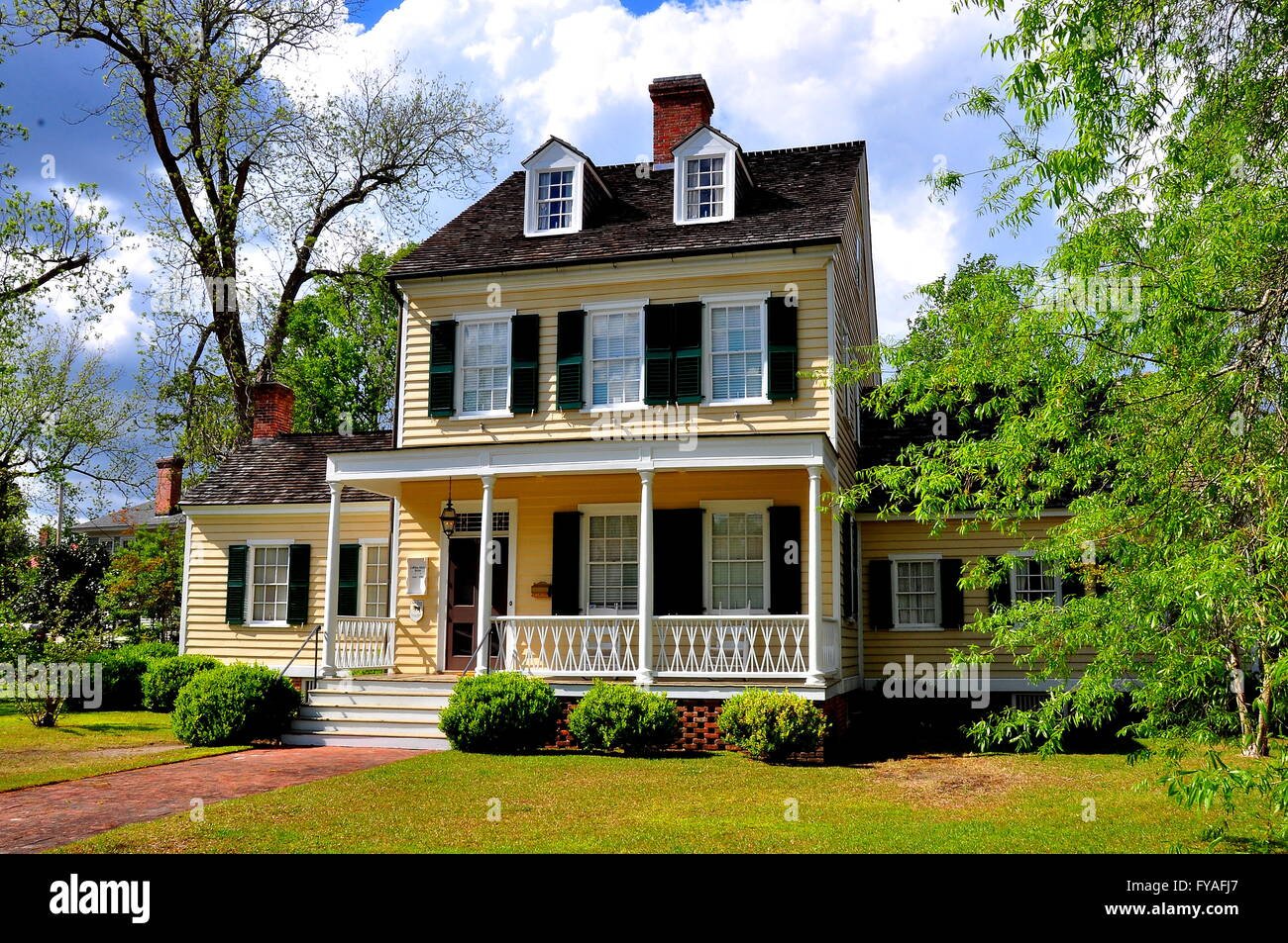 New Bern, North Carolina:  Federal style 1795 Cutting-Allen House in the historic district * Stock Photo