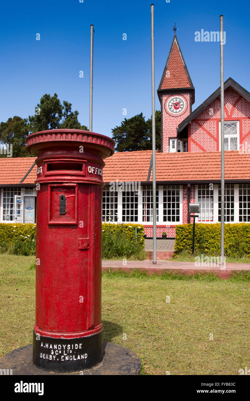 Sri Lanka, Nuwara Eliya, Queen Elizabeth Drive, Post Office British made red pillar box Stock Photo