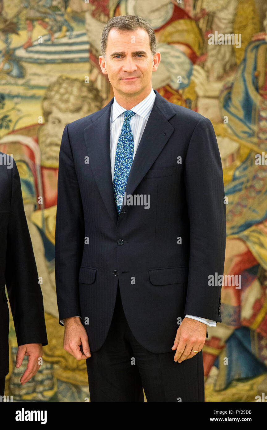 Madrid, Spain. 22nd Apr, 2016. King Felipe VI of Spain (R) receives Prince Albert II of Monaco (L) at Zarzuela Palace on April 22, 2016 in Madrid, Spain. © dpa/Alamy Live News Stock Photo