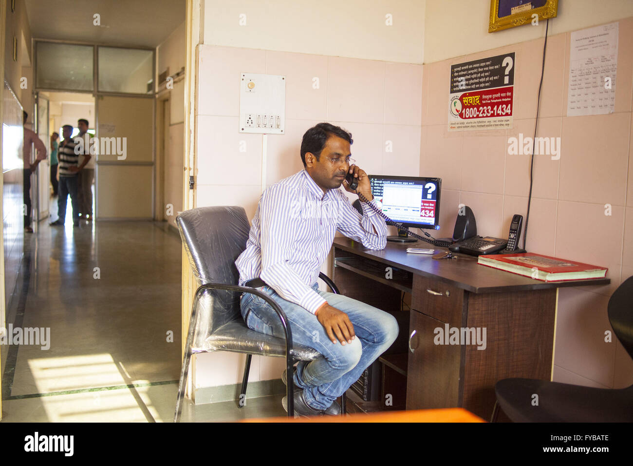 Latur, Maharashtra. 20th Apr, 2016. 20 April 2016 - Latur - INDIA.Dr. Milind Potdar, a psychiatrist in Latur, has started a telephone helpline so that distressed farmers can reach out for counseling. © Subhash Sharma/ZUMA Wire/Alamy Live News Stock Photo