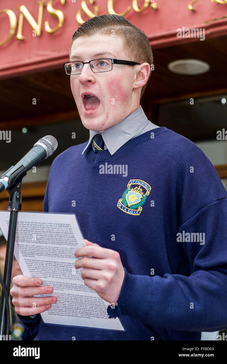 Skibbereen, Ireland. 24th April, 2016. Mercy Heights School pupil, James O'Sullivan gave a powerful version of the oration that was read over O'Donovan Rossa's grave by Padraig Pearse at O'Donovan Rossa's funeral in 1915. The reading was part of the school's Proclamation Day event to commemorate 100 years since the start of the rebellion in Dublin. Credit: Andy Gibson/Alamy Live News Stock Photo
