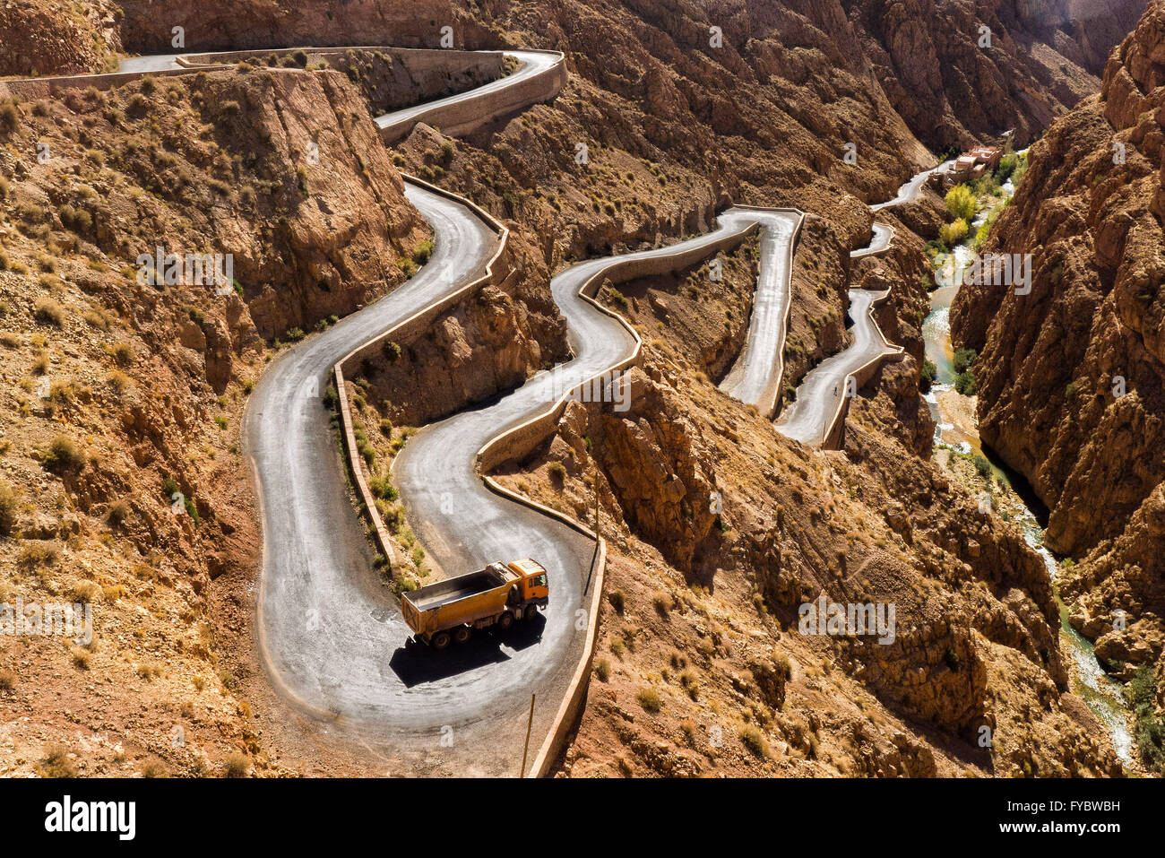 Zig zag road hires stock photography and images Alamy