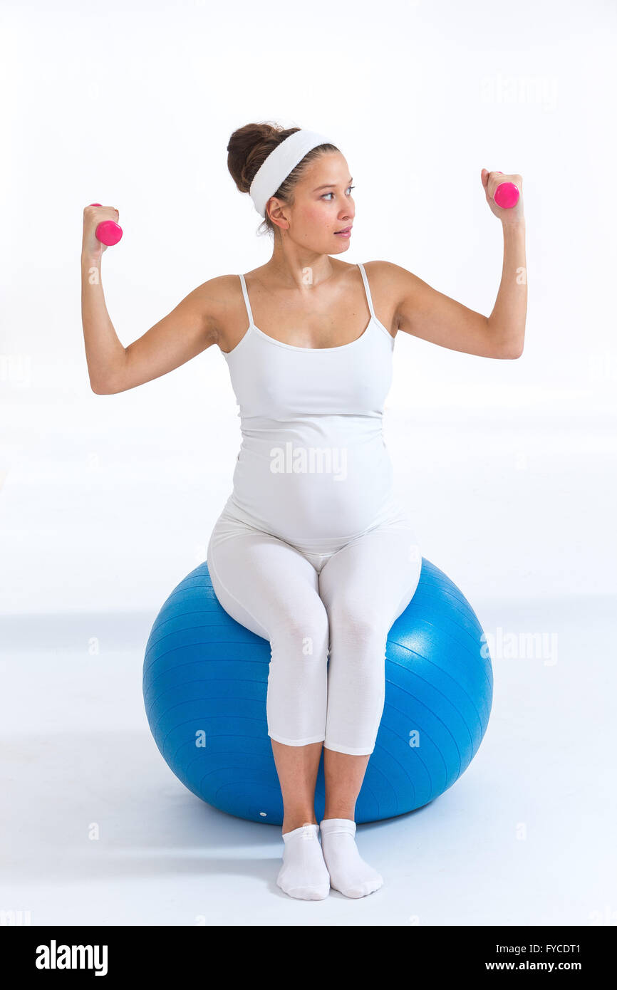 PREGNANT WOMAN PRACTISING SPORT Stock Photo Alamy