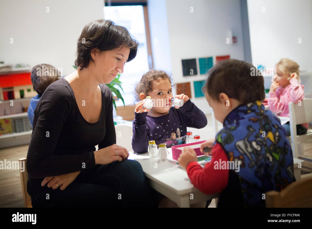 Group of school girls k hi-res stock photography and images - Alamy