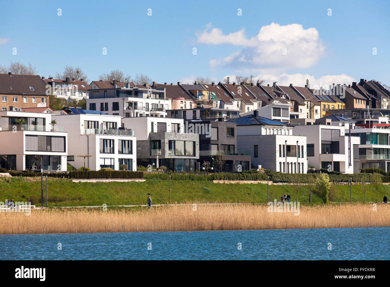 Europe, Germany, North Rhine-Westphalia, Dortmund, new luxury houses at the Phoenix Lake, the lake is part of the renaturation o Stock Photo
