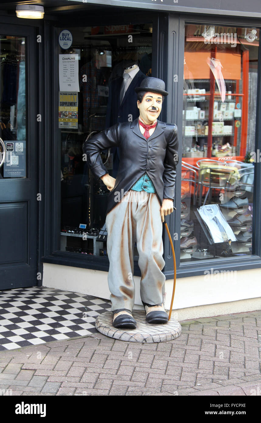 Statue outside shop hires stock photography and images Alamy