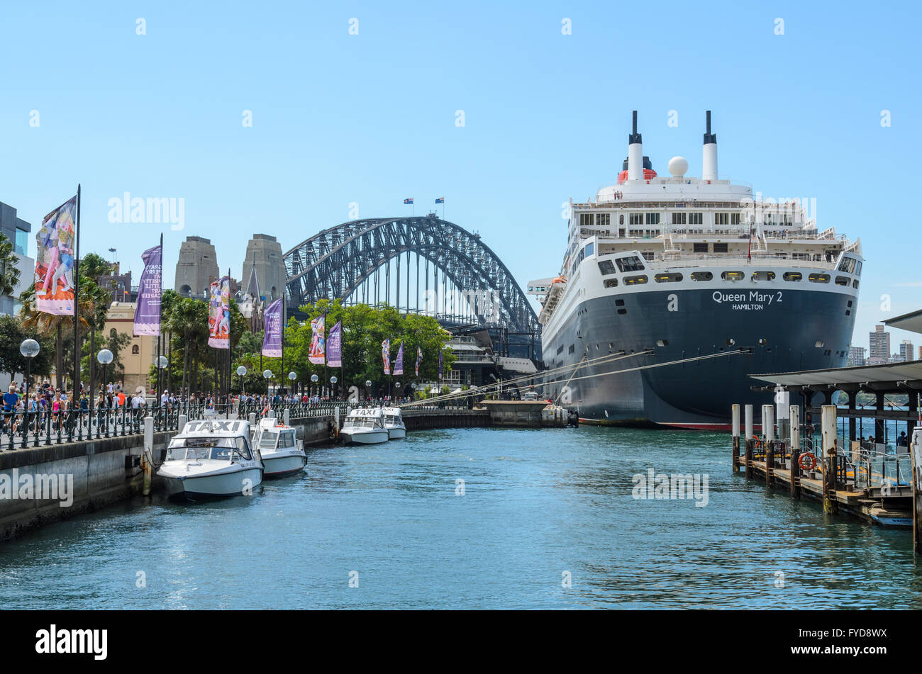 The Queen Mary 2 docked in Sydney Harbour Stock Photo Alamy
