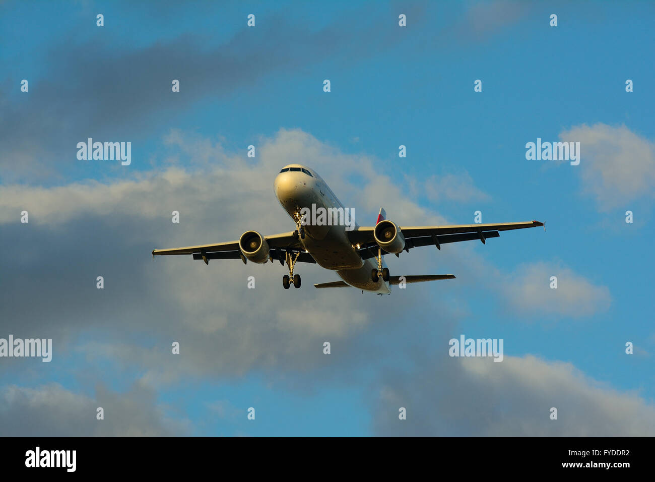 Aircraft landing gear hi-res stock photography and images - Alamy