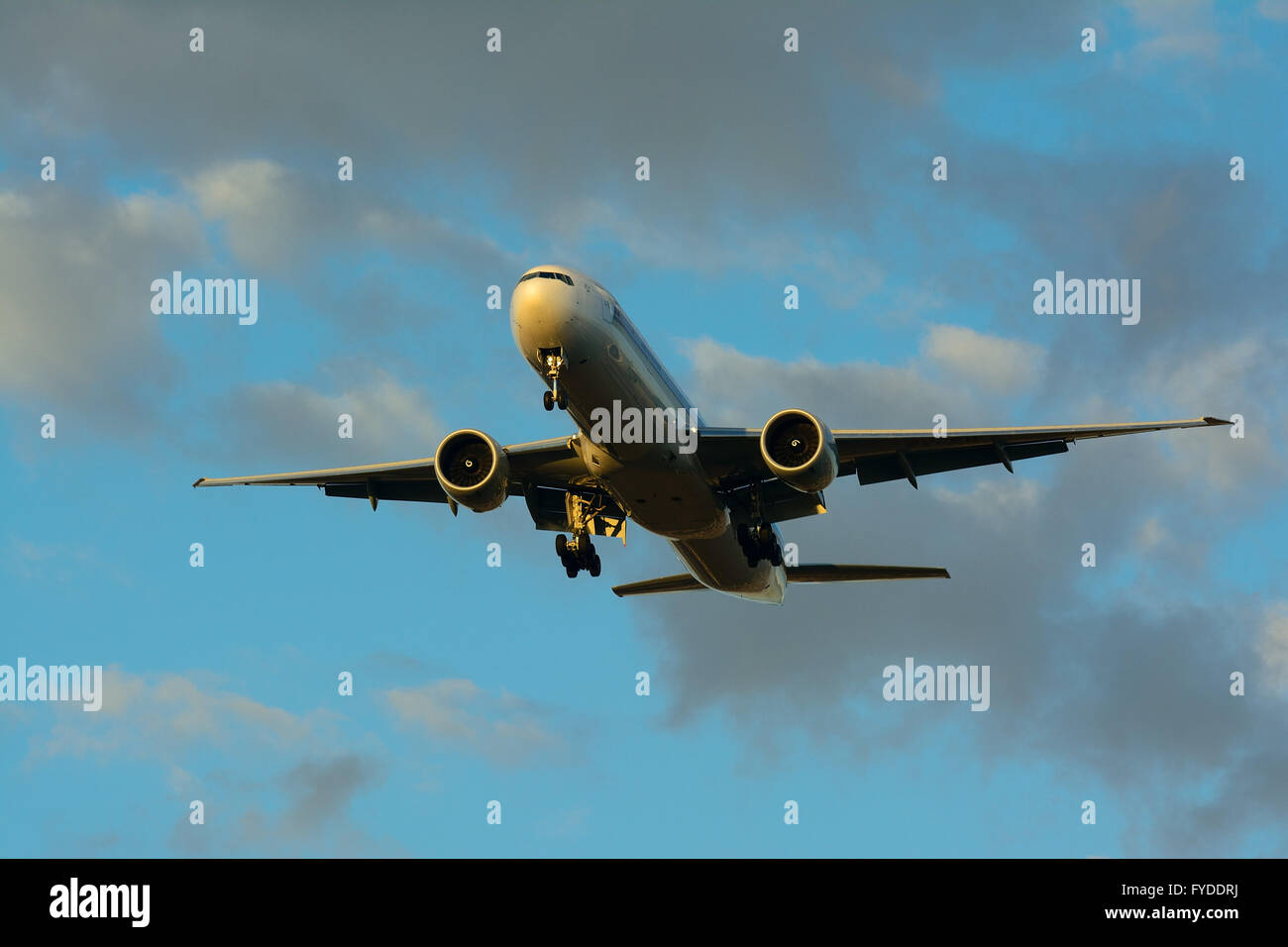 Aircraft landing gear hi-res stock photography and images - Alamy