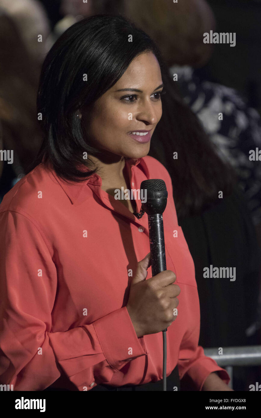 Philadelphia, Pennsylvania, USA. 25th Apr, 2016. CNN;s reporter, KRISTEN WELKER starts her broadcast from the Hillary clinton get out the vote event in Wilmington Delaware which was held at the World CafÅ½ Live at the Queen © Ricky Fitchett/ZUMA Wire/Alamy Live News Stock Photo