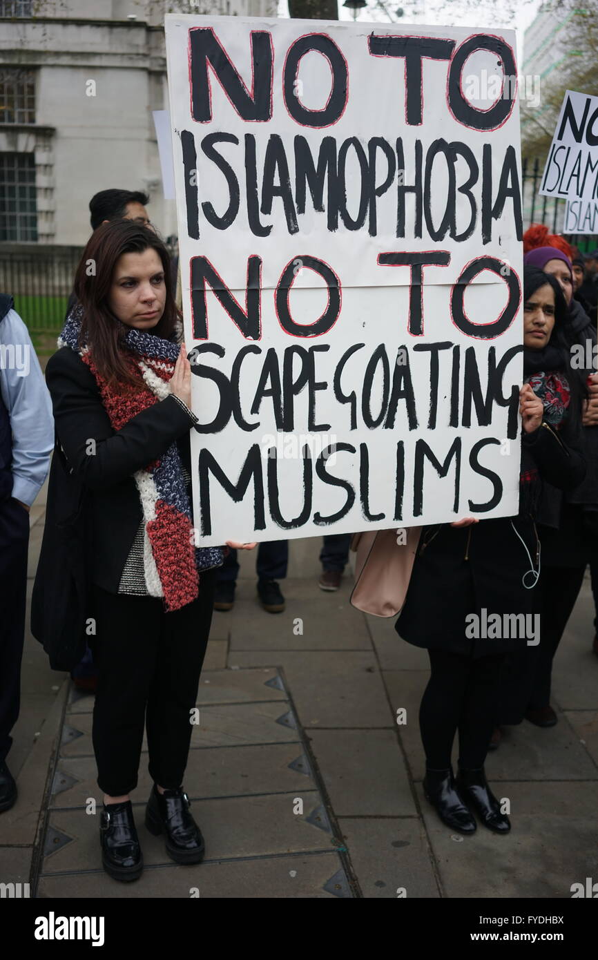London, UK. 25th April, 2016. Friends of Al Aqsa and supporters protest as the Mayoral elections get closer politicians have been increasing the use of Muslims as their political punch bag. No to scapegoating Muslims - No to Islamophobia outside Downing Street, London. Credit:  See Li/Alamy Live News Stock Photo