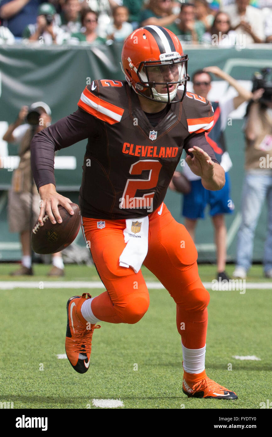 April 26, 2016 - Former Cleveland Browns quarterback Johnny Manziel indicted for domestic violence by a Dallas grand jury. Pictured: September 13, 2015, Cleveland Browns quarterback Johnny Manziel (2) in action during the NFL game between the Cleveland Browns and the New York Jets at MetLife Stadium in East Rutherford, New Jersey. The New York Jets won 31-10. Christopher Szagola/CSM © Cal Sport Media/Alamy Live News Stock Photo