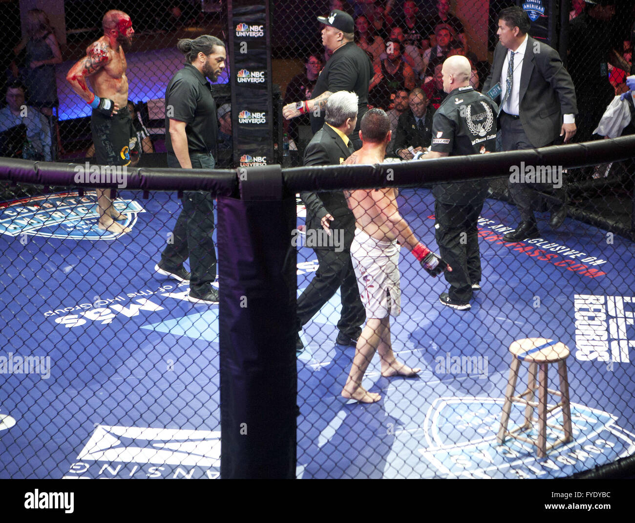 Los Angeles, CALIFORNIA, USA. 25th Apr, 2016. Monday, April 25th, 2016, at the Exchange in Los Angeles, CA. Medical staff addresses George ''Furious'' Hernandez after a cut during his fight with Yoandy Carillo. Combate Americas, the first Hispanic Mixed Martial Arts franchise in the U.S., promoted the MMA event.RODOLFO DE LUNA © Rodolfo De Luna/Prensa Internacional/ZUMA Wire/Alamy Live News Stock Photo