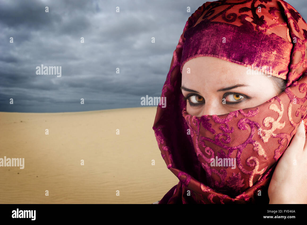 Arabian woman in desert hi-res stock photography and images - Alamy