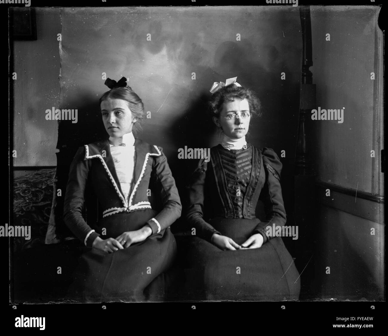 Victorian women hi-res stock photography and images - Alamy