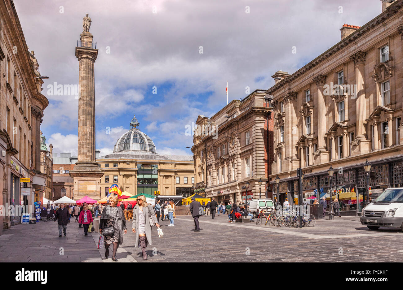 Greys Monument and shoppers in Grey Street, regularly voted one of the best streets in England architecturally, Newcastle-upon-T Stock Photo