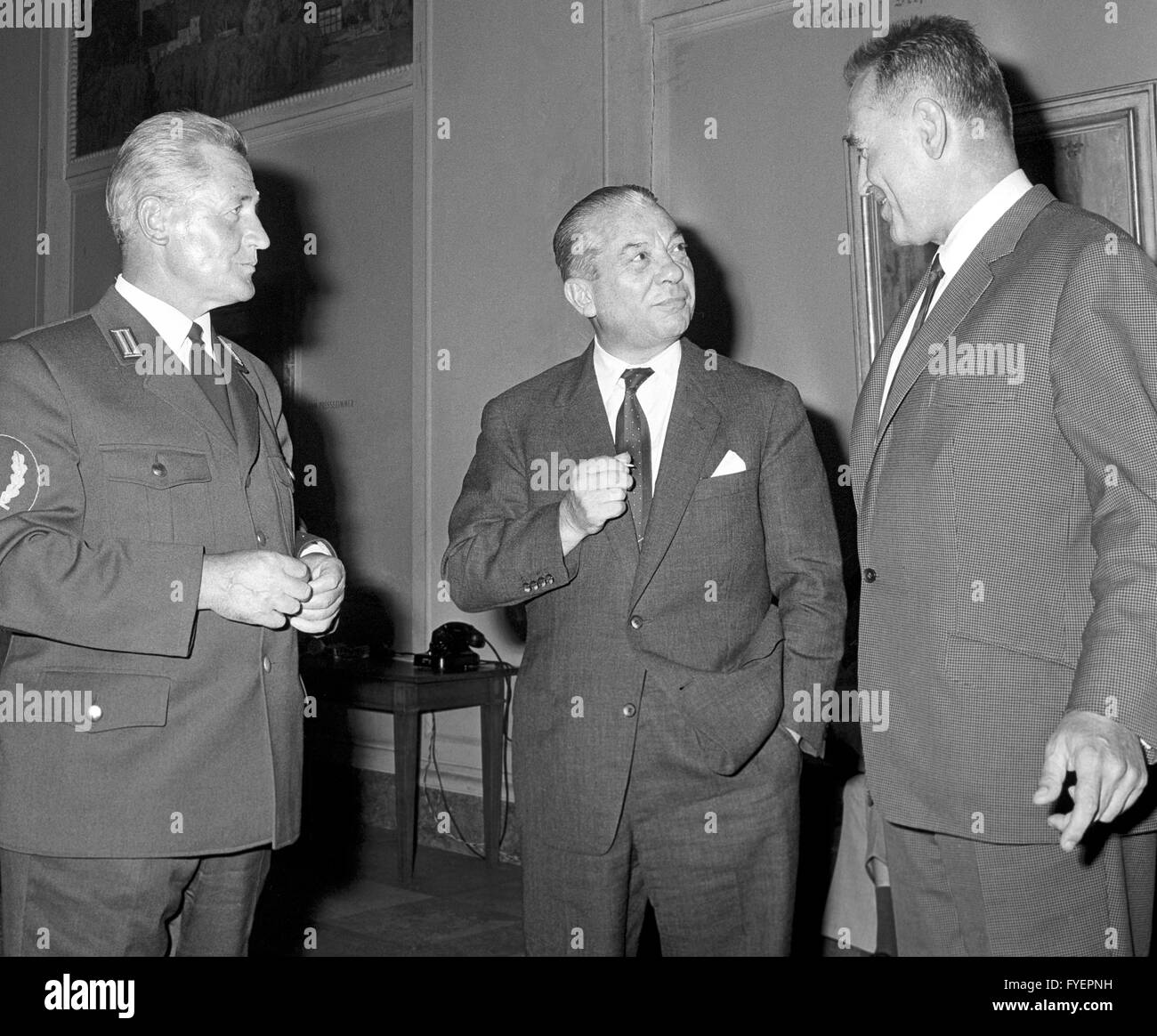 Hans-Ulrich Werner, Erich Duensing and Wolfram Sangmeister (l-r) during a meeting break of the parliamentary investigation committee on 26 June 1967 to examine the events during the Shah's visit. Stock Photo