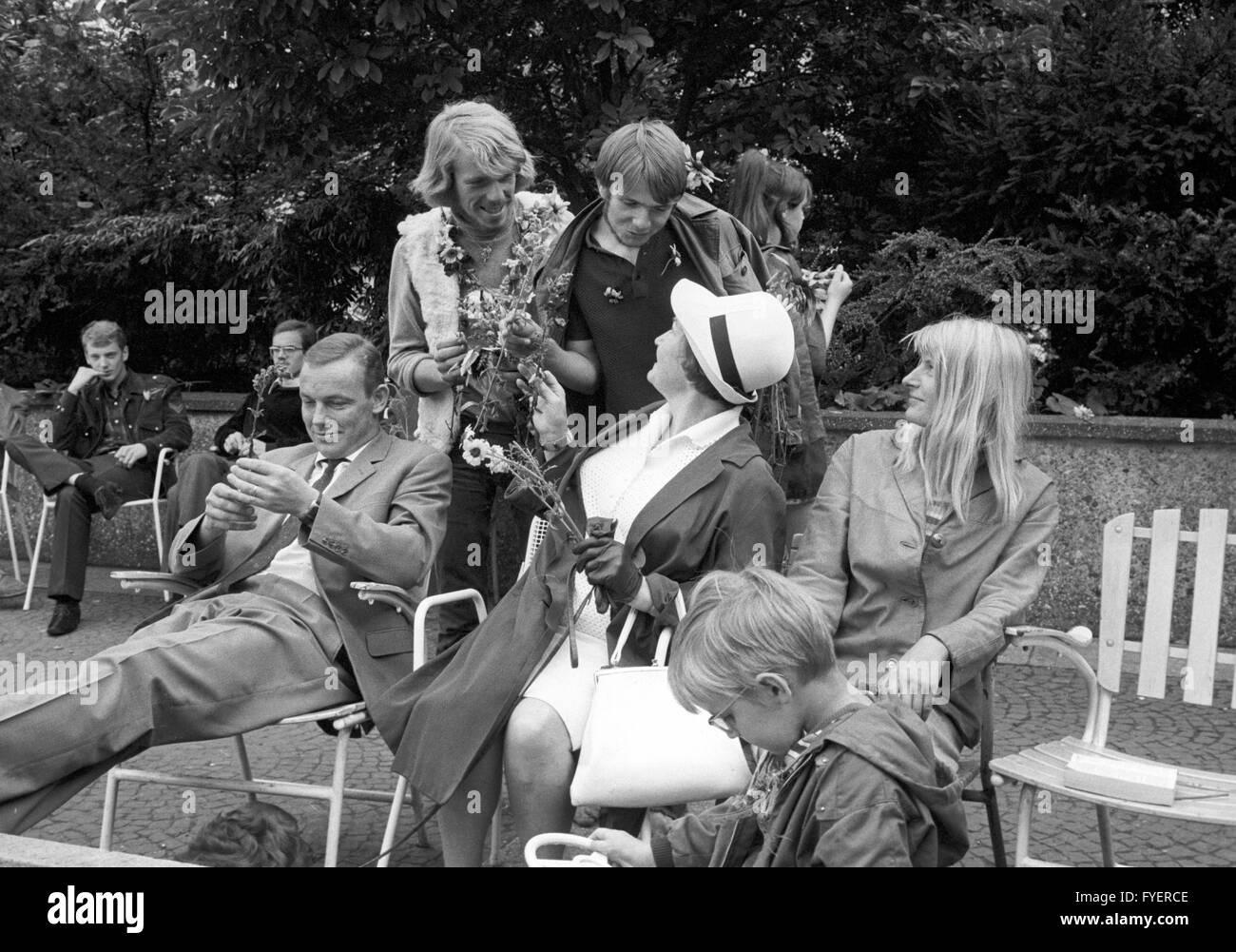 Hippies, 1967 love in hi-res stock photography and images