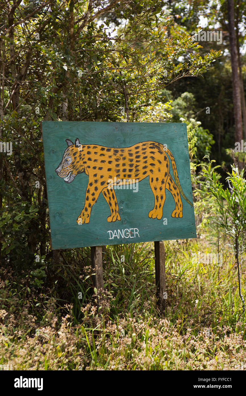 Sri Lanka, Nuwara Eliya, Pidurutalagala (Mount Pedro) leopard attack danger sign beside road Stock Photo