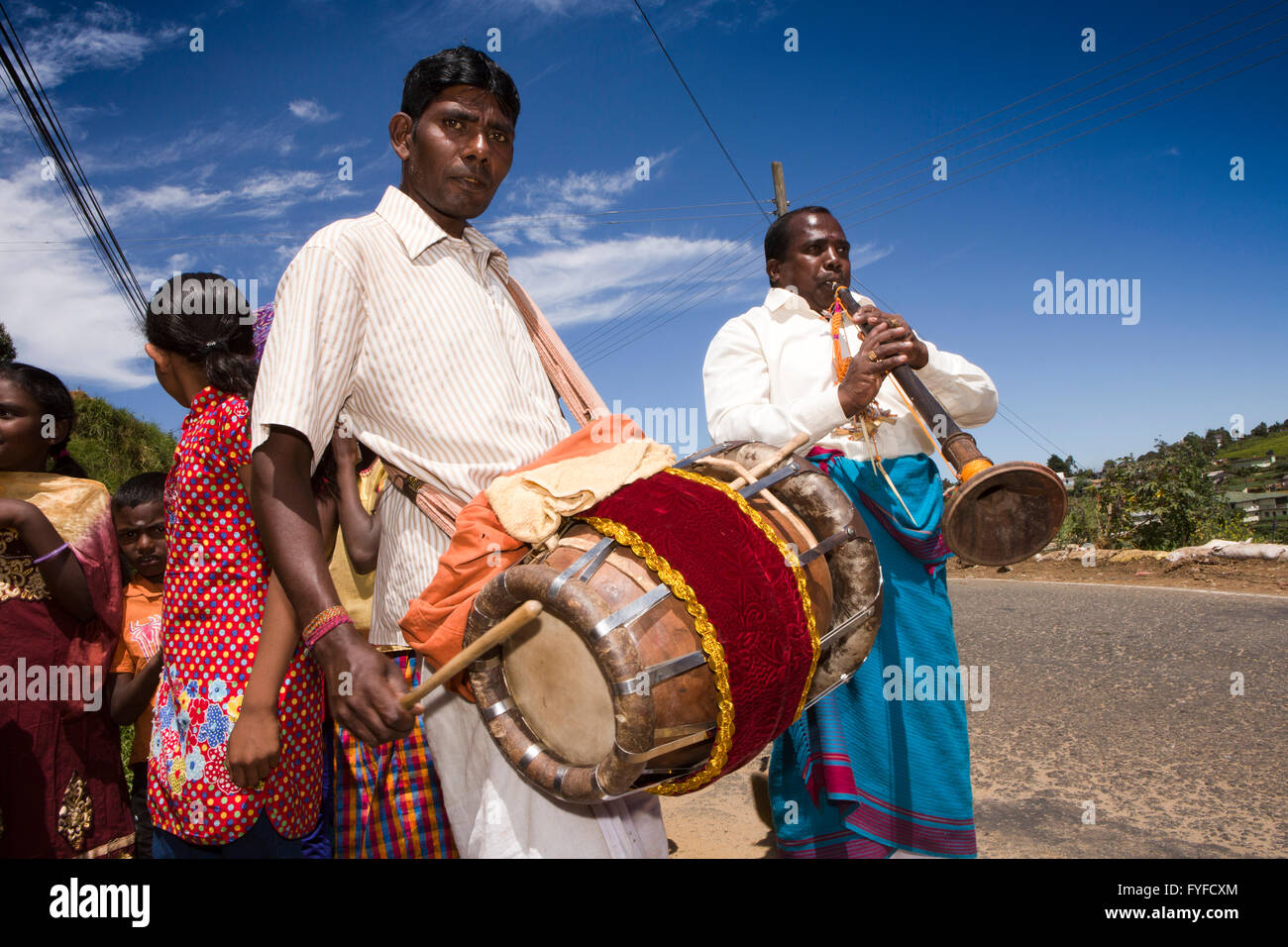 Sri Lanka, Nuwara Eliya, Saraswati festival, musicians, drummer and Nadaswaram horn player Stock Photo