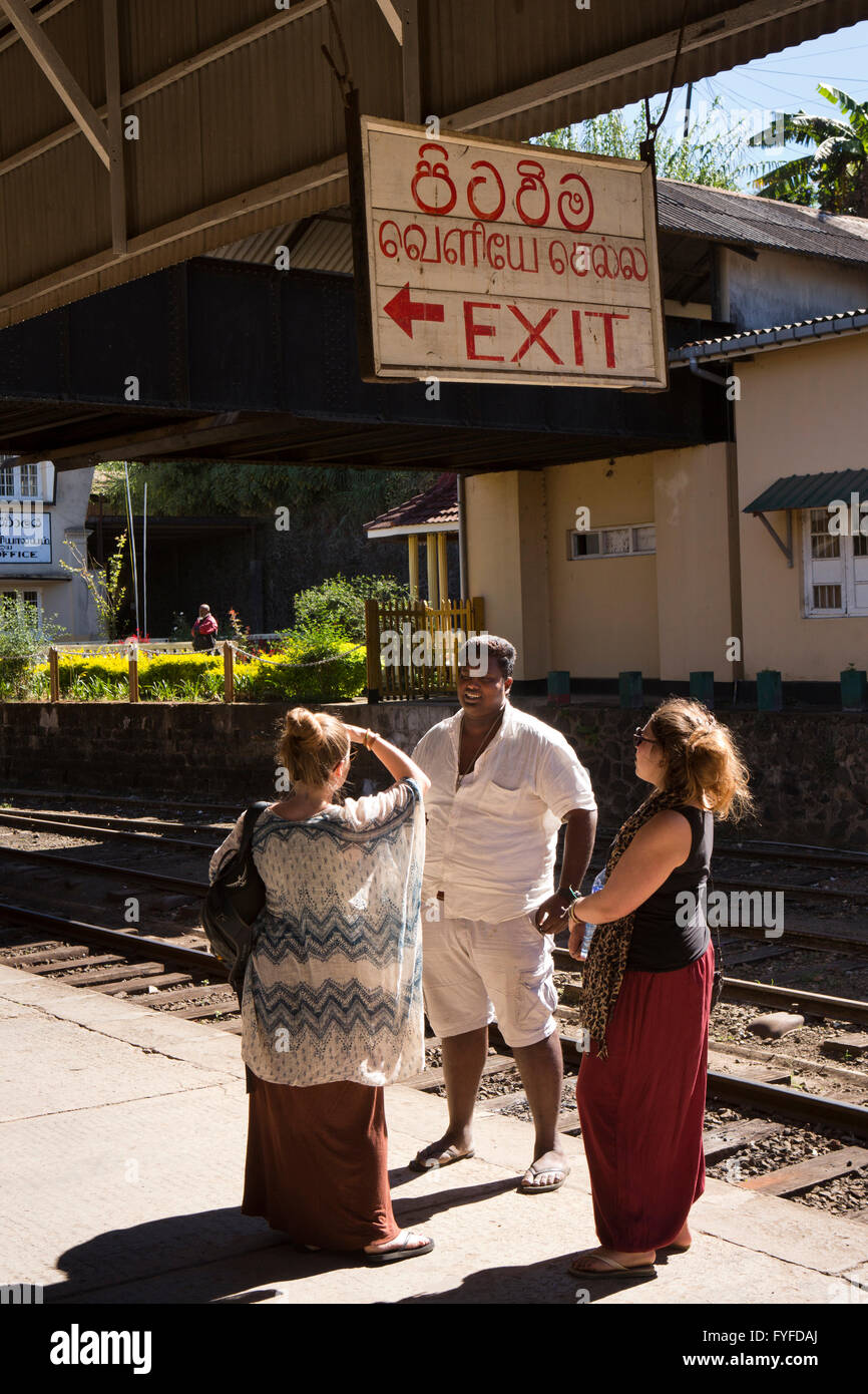 Sri Lanka, Nuwara Eliya, Nanu Oya Railway Station platform, guide with western visitors Stock Photo