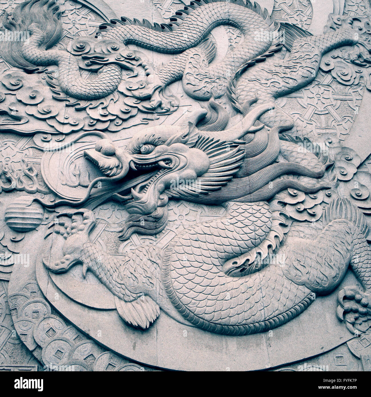 Feng shui dragon chinese temple hi-res stock photography and images - Alamy