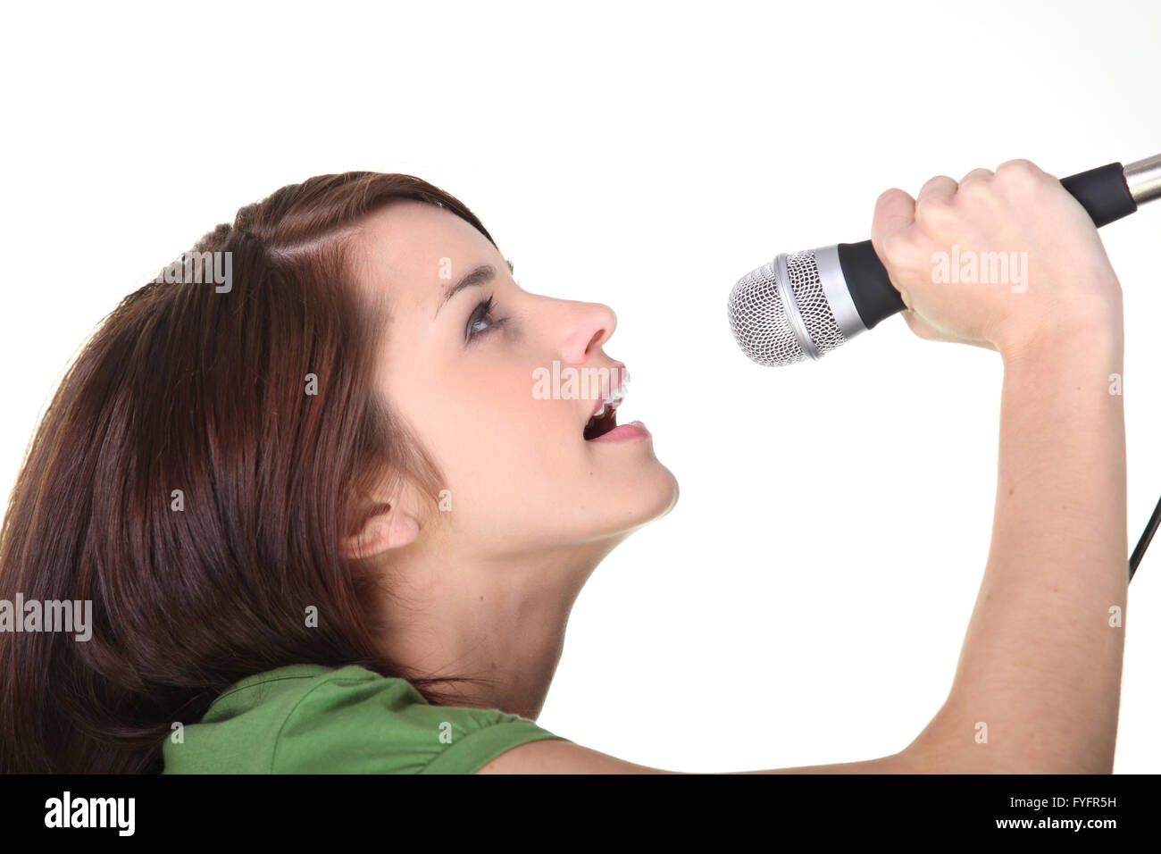 Девушка поет. Поющая девушка читать. Поет на 28 языках девушка. Поющая девушка читать. Поющая девушка читать.